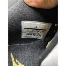 Load image into Gallery viewer, AIR JORDAN 11 CLOSING CEREMONY SZ 10 BRAND NEW W FLAW