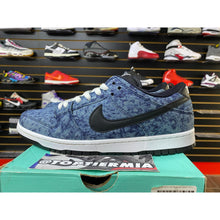 Load image into Gallery viewer, NIKE SB LOW BLEACHED DENIM SZ 11
