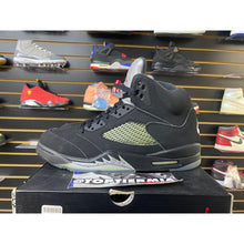 Load image into Gallery viewer, AIR JORDAN 5 BLACK METALLIC SZ 10.5
