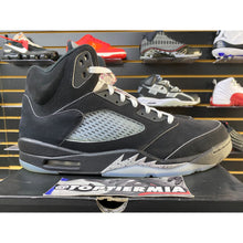 Load image into Gallery viewer, air jordan 5 reimagined black metallic 2025 sz 14