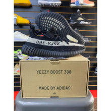 Load image into Gallery viewer, YEEZY 350 V2 OREO SZ 8