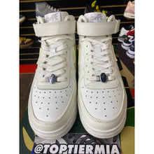 Load image into Gallery viewer, A BATHING BAPE APE BAPE STA MID WHITE SZ 9