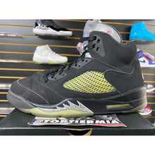 Load image into Gallery viewer, AIR JORDAN 5 BLACK METALLIC 2016 SZ 12