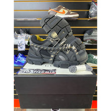 Load image into Gallery viewer, GUCCI FLASHTREK SPIKES SZ 9.5UK/10US