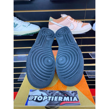 Load image into Gallery viewer, Nike Air Force 1 Low '07 LX Somos Familia 2022 sz 9 BRAND NEW