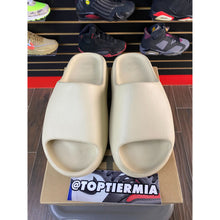 Load image into Gallery viewer, YEEZY SLIDE BONE SZ 9