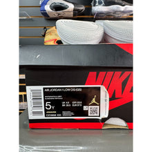 Load image into Gallery viewer, AIR JORDAN 1 LOW OG NEUTRAL GREY (GS) SZ 5Y