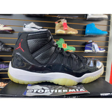 Load image into Gallery viewer, AIR JORDAN 11 72-10 SZ 13
