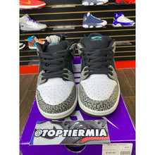 Load image into Gallery viewer, NIKE SB LOW ATMOS ELEPHANT SZ 10.5