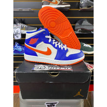Load image into Gallery viewer, AIR JORDAN 1 MID KNICKS SZ 9