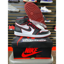 Load image into Gallery viewer, AIR JORDAN 1 BLOODLINE SZ 10.5