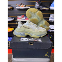Load image into Gallery viewer, BALENCIAGA TRIPLE S CLEAR SOLE SZ 7