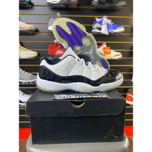 Load image into Gallery viewer, AIR JORDAN 11 LOW CONCORD SZ 9.5