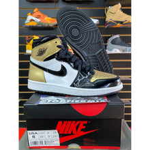 Load image into Gallery viewer, air jordan 1 high og gold toe top 3 2017 sz 6