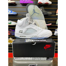Load image into Gallery viewer, AIR JORDAN 5 WHITE METALLIC SZ 14