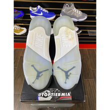 Load image into Gallery viewer, AIR JORDAN 5 WHITE METALLIC SZ 14