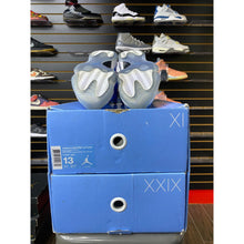 Load image into Gallery viewer, AIR JORDAN 11 PANTONE SZ 13