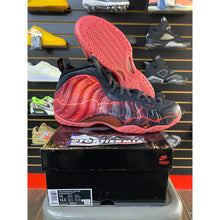 Load image into Gallery viewer, FOAMPOSITE X STRANGER THINGS BLACK BRIGHT CRIMSON SZ 13 BRAND NEW