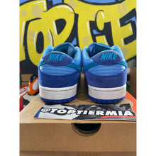 Load image into Gallery viewer, nike sb dunk low fruity pack blue raspberry 2022 sz 8.5
