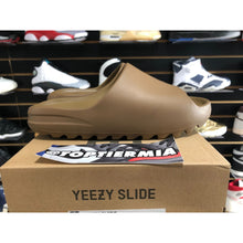 Load image into Gallery viewer, yeezy slide core 2021 sz 9
