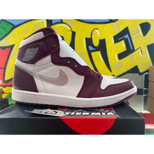 Load image into Gallery viewer, air jordan 1 high og bordeaux 2021 sz 10.5 BRAND NEW
