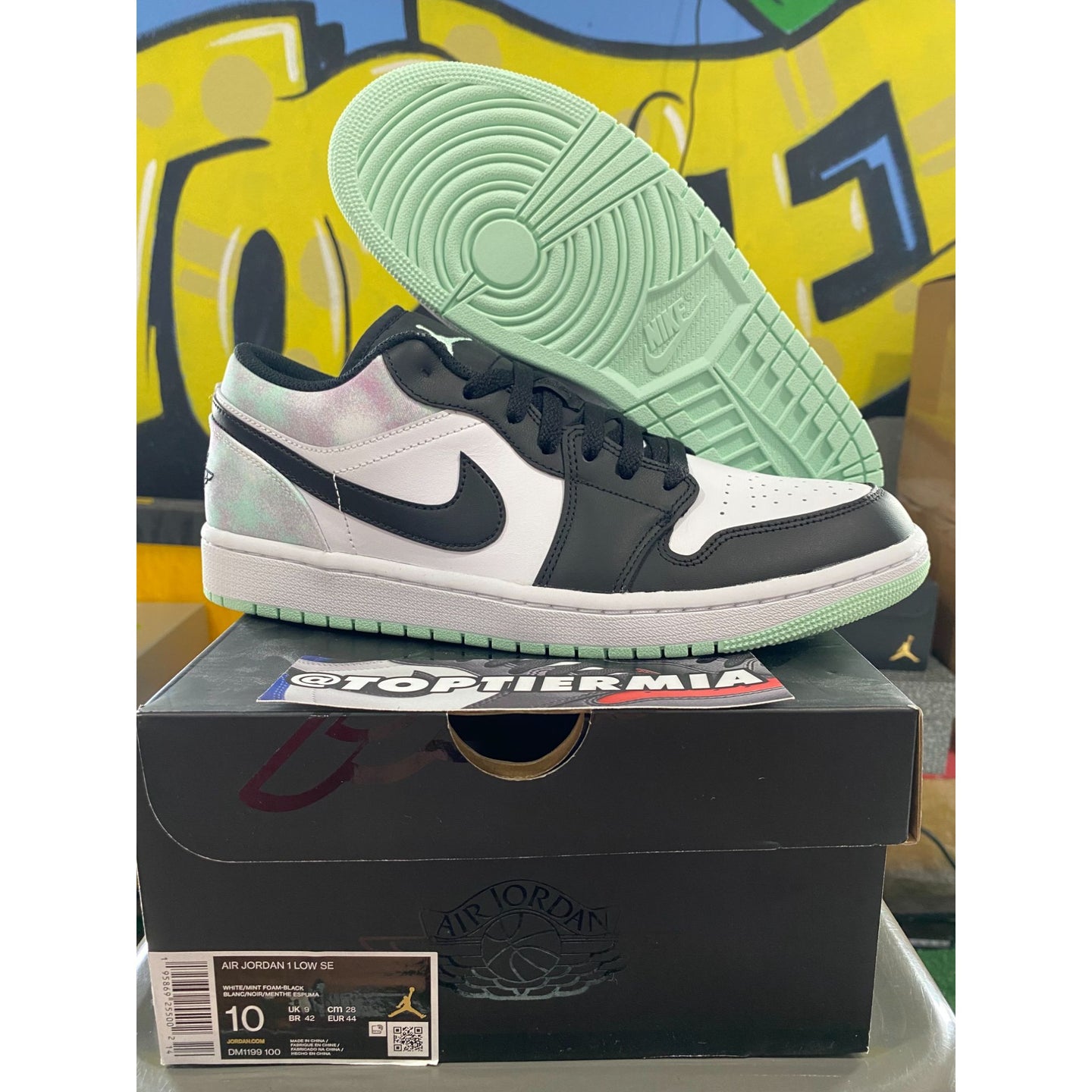 AIR JORDAN 1 LOW TIE-DYE SZ 10 BRAND NEW