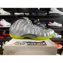 Load image into Gallery viewer, nike air foamposite one silver volt metallic camo 2014 sz 11 BRAND NEW
