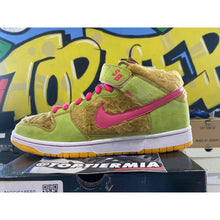 Load image into Gallery viewer, nike sb dunk mid mama bear 2006 sz 9.5 BRAND NEW

