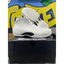 Load image into Gallery viewer, nike foamposite comme des garcons white 2021 sz 6.5 BRAND NEW
