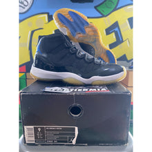 Load image into Gallery viewer, air jordan 11 space jam 2009 sz 9
