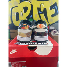 Load image into Gallery viewer, nike dunk low se multi camo 2021 sz 9.5

