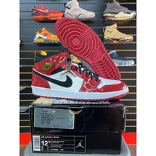 Load image into Gallery viewer, air jordan 1 high chicago bulls patent 2003 sz 12.5 BRAND NEW
