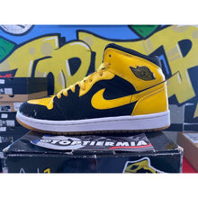 Load image into Gallery viewer, air jordan 1 mid new love 2007 sz 8.5
