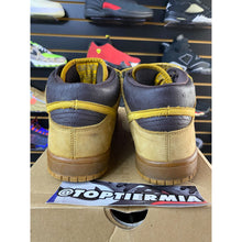 Load image into Gallery viewer, NIKE SB DUNK MID WHEAT BRONZE 2006 SZ 8.5
