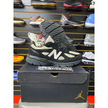Load image into Gallery viewer, NEW BALANCE 990 V4 JOE FRESHGOODS 1998 OUTRO SZ 9
