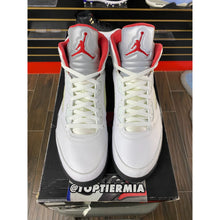 Load image into Gallery viewer, AIR JORDAN 5 FIRE RED SILVER TOUNGE SZ 12
