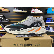 Load image into Gallery viewer, YEEZY 700 WAVERUNNER  SZ 10.5
