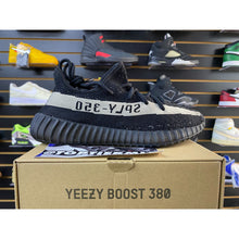 Load image into Gallery viewer, YEEZY 350 V2 OREO SZ 8
