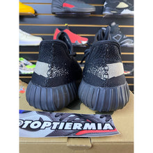 Load image into Gallery viewer, YEEZY 350 V2 OREO SZ 8
