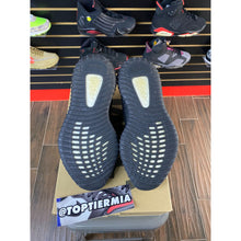 Load image into Gallery viewer, YEEZY 350 V2 OREO SZ 8
