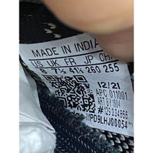 Load image into Gallery viewer, YEEZY 350 V2 OREO SZ 8
