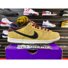 Load image into Gallery viewer, NIKE SB DUNK LOW CITY OF CINEMA SZ 10.5
