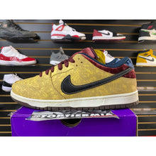 Load image into Gallery viewer, NIKE SB DUNK LOW CITY OF CINEMA SZ 10.5
