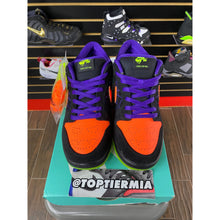 Load image into Gallery viewer, NIKE SB DUK LOW NIGHT OF MISCHIEF HALLOWEEN  SZ 10.5
