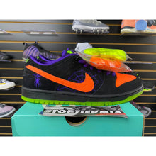 Load image into Gallery viewer, NIKE SB DUK LOW NIGHT OF MISCHIEF HALLOWEEN  SZ 10.5
