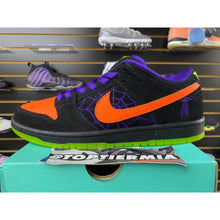 Load image into Gallery viewer, NIKE SB DUK LOW NIGHT OF MISCHIEF HALLOWEEN  SZ 10.5
