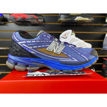 Load image into Gallery viewer, NEW BALANCE 1906R ACTION BRONSON MEDUSA AZUL SZ 10
