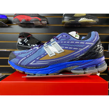 Load image into Gallery viewer, NEW BALANCE 1906R ACTION BRONSON MEDUSA AZUL SZ 10
