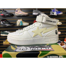 Load image into Gallery viewer, A BATHING BAPE APE BAPE STA MID WHITE SZ 9
