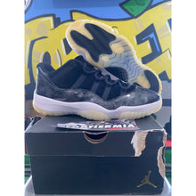 Load image into Gallery viewer, air jordan 11 low barons 2017 sz 12
